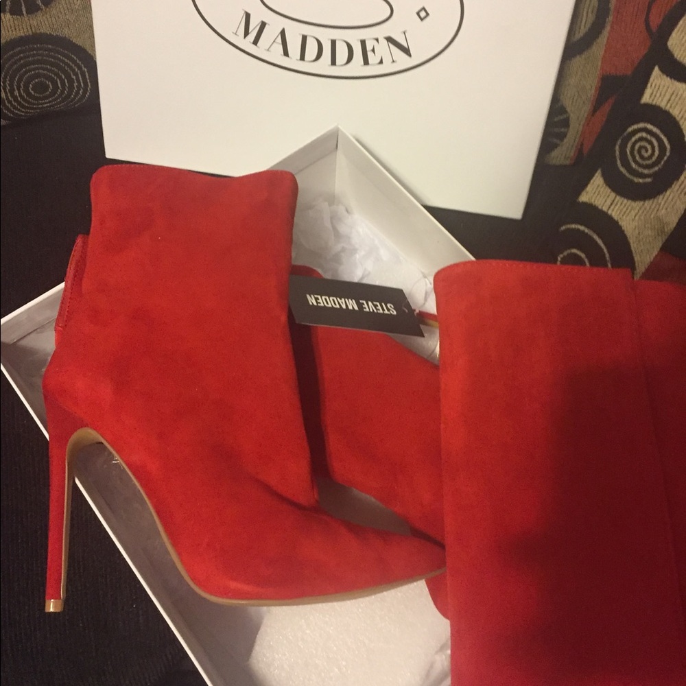 Red Wagner Bootie w / Red Clutch